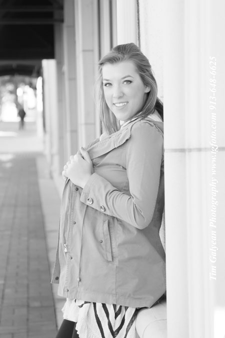 Overland,Park,arboretum,portraits,Downtown,buildings,Kansas,City,Overland,Park,senior,pictures